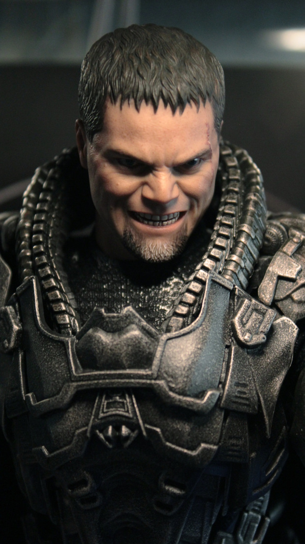 Nueva figura. Hot Toys: General Zod (2/3)