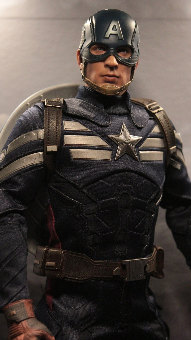 Nueva figura. Hot Toys: Capitán América (3/3)