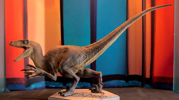 Figura Jurassic Park: Velociraptor (1/2)