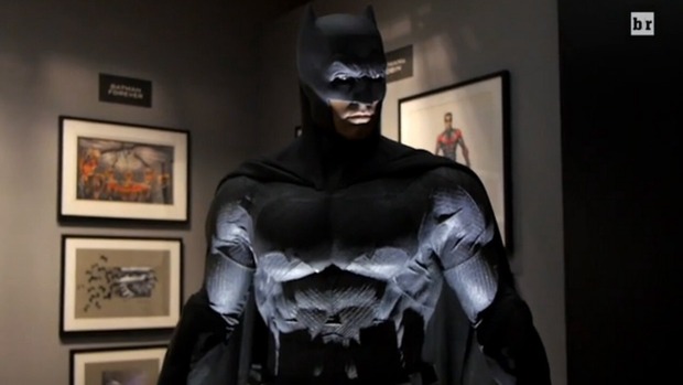 ¿Queréis ver el nuevo traje de BATMAN y el nuevo BATMOBILE?