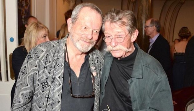 Ahora es el lamentable cáncer de John Hurt el que paraliza el 'Don Quijote' de Terry Gillian, la película maldita.