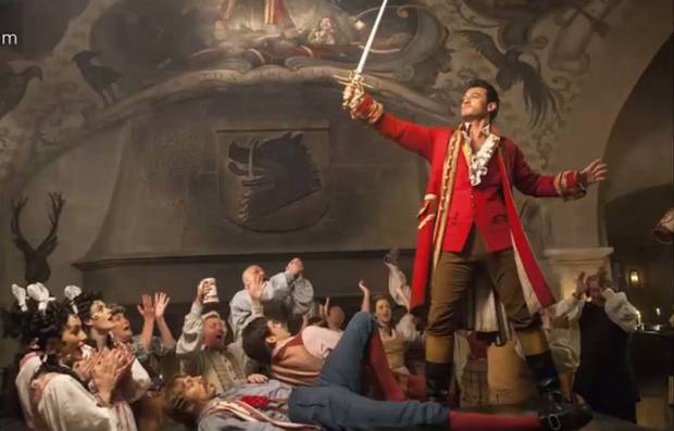 Luke Evans como Gaston