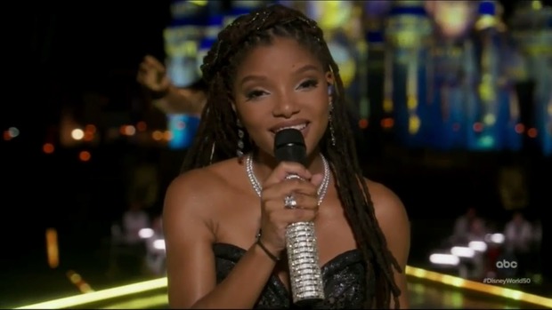Halle Bailey Canta Can you feel the love tonight