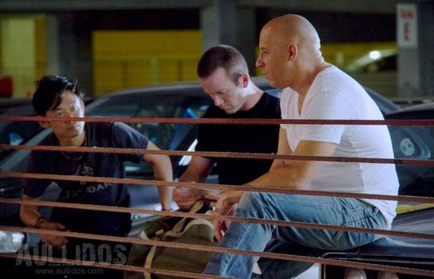 Fast and Furious 7 . Nueva foto del rodaje donde se muestra al direc, el prota y a la "incognita"