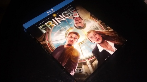 Fringe Temporada 3 de Ebay.es por 6,50€ (francesa con castellano)