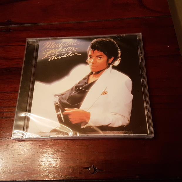 CD del álbum Thriller de Michael Jackson reedición definitiva estadounidense del año 2014