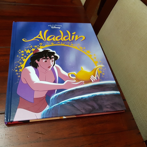 Libro cuento de Aladdín 1992 de Walt Disney del año 2019