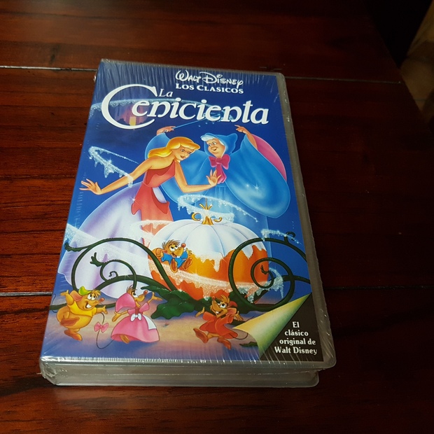  La Cenicienta VHS Nueva de Walt Disney (La primera edición del año 1992)