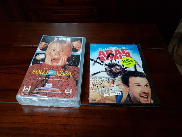 Solo en casa VHS y Arack Attack DVD