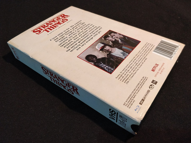 Stranger Things: Season 1 Collector's Edition (4K/UHD + Blu-Ray - USA) - Foto 02