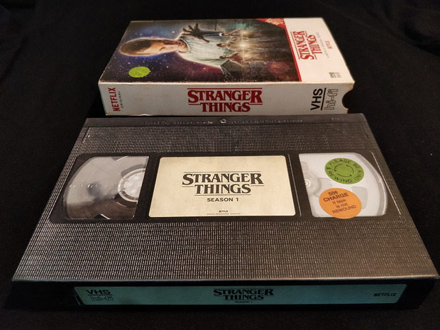 Stranger Things: Season 1 Collector's Edition (4K/UHD + Blu-Ray - USA) - Foto 03