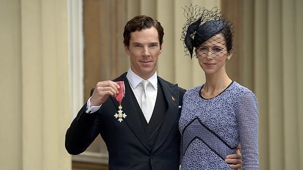 El actor Benedict Cumberbatch recibe la orden del imperio británico