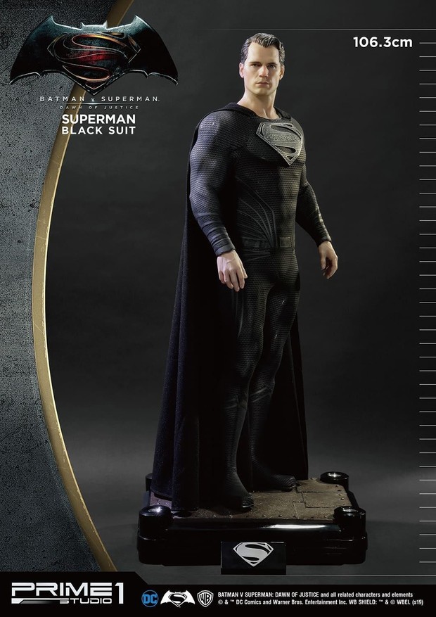 Superman traje negro de Prime1Studios