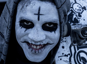 Carátula y contenidos de Anarchy: La Noche de las Bestias en Blu-ray
