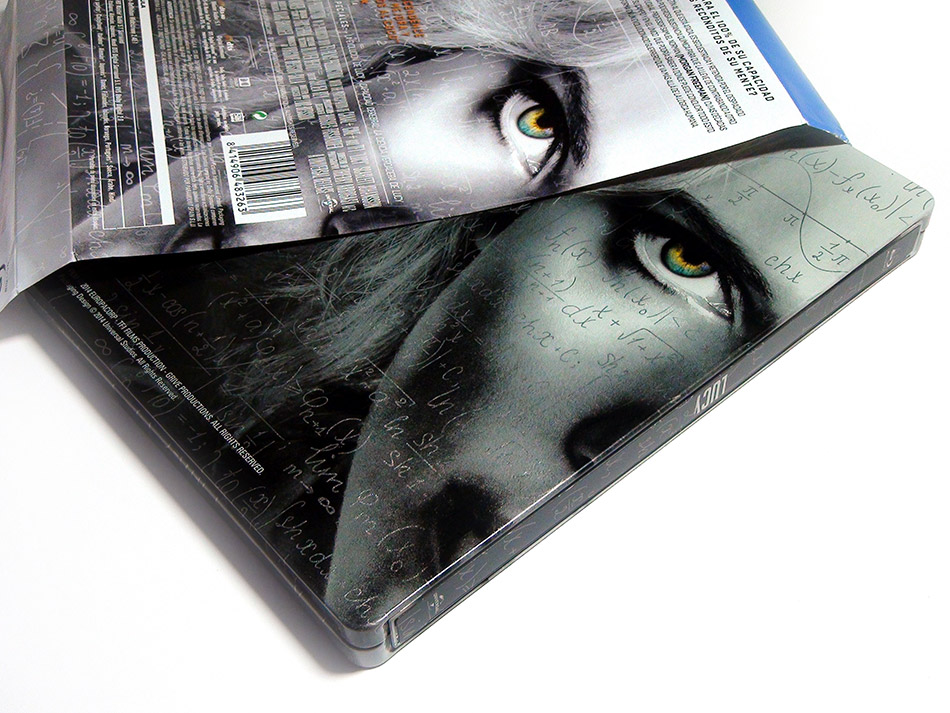 Fotografías del Steelbook exclusivo de Lucy 7