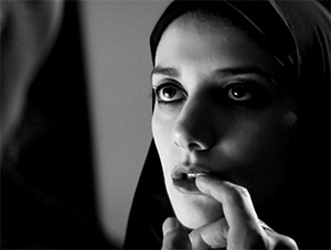 Carátula y extras de Una Chica vuelve a Casa sola de Noche en Blu-ray
