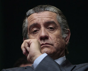 Tráiler y cartel de B, la película de Bárcenas