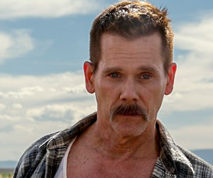 Tráiler en castellano de Coche Policial (Cop Car) con Kevin Bacon