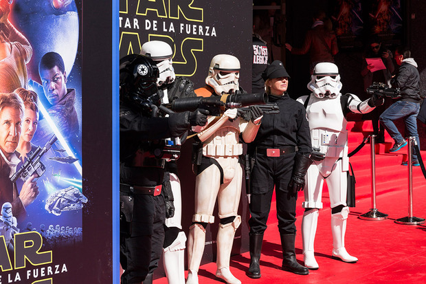 300 fans celebran el lanzamiento de Star Wars: El Despertar de la Fuerza 4