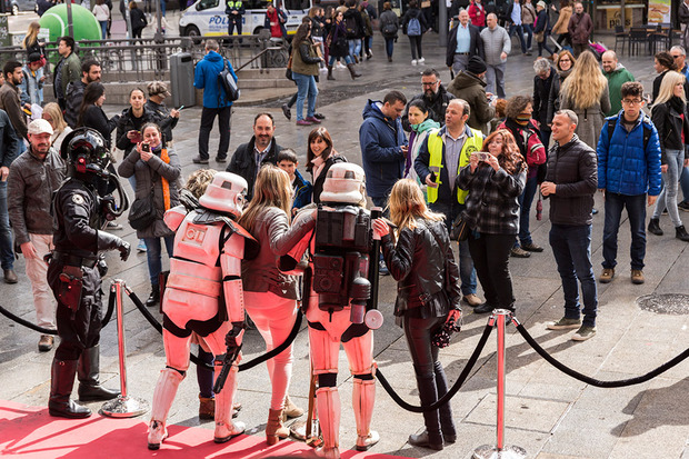 300 fans celebran el lanzamiento de Star Wars: El Despertar de la Fuerza 5