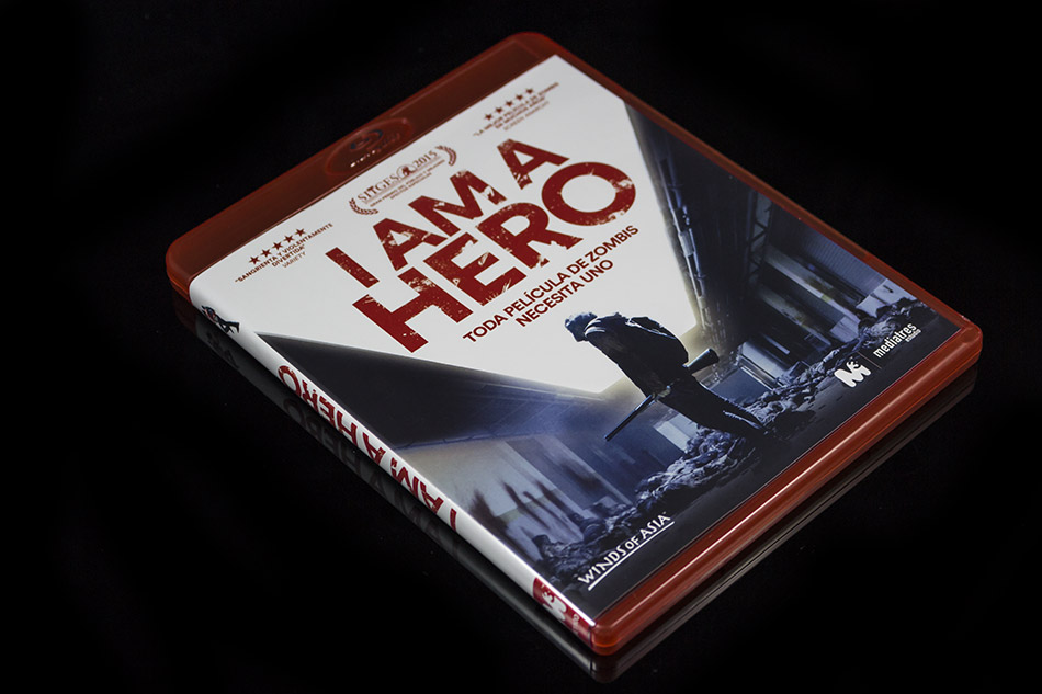 Fotografías de I Am a Hero en Blu-ray con funda y libreto 10