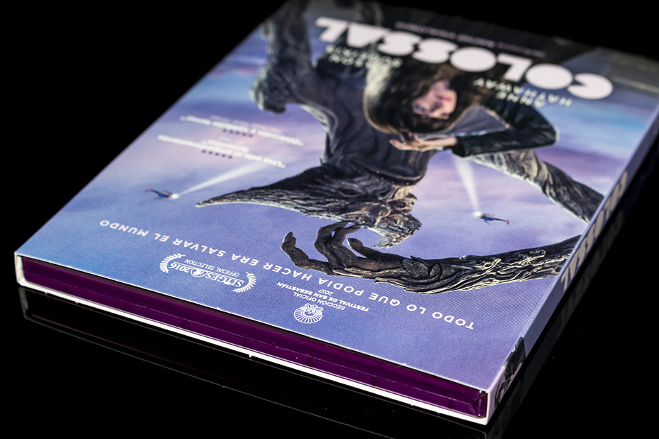 Fotografías del Blu-ray de Colossal con funda y postales 5