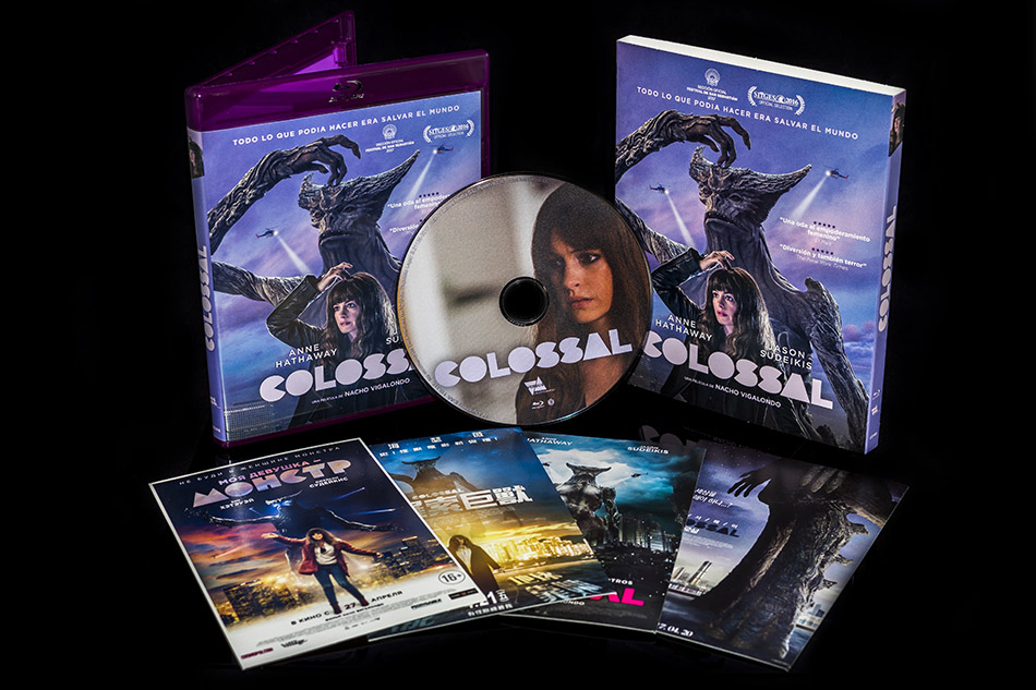 Fotografías del Blu-ray de Colossal con funda y postales 14