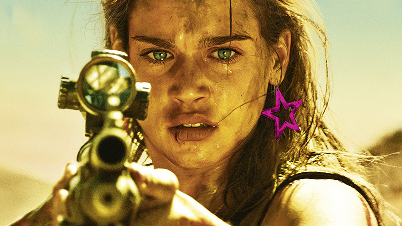 Tráiler y póster de Revenge, la potente ópera prima de Coralie Fargeat