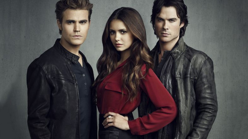 Warner se acuerda al fin de los seguidores de Crónicas Vampíricas
