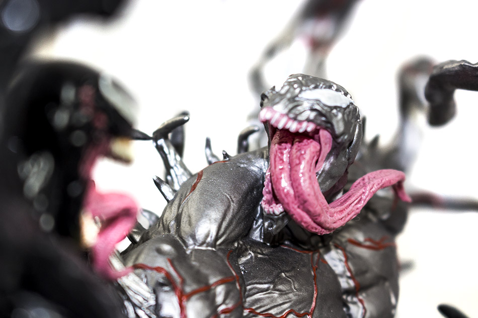 Fotografías de la edición coleccionista de Venom con figura en UHD 4K 20