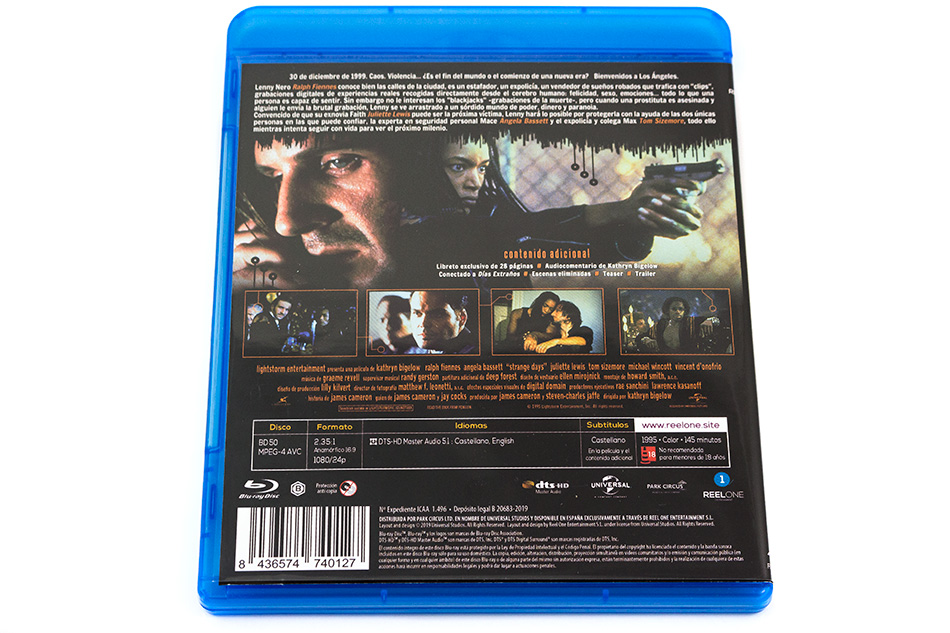 Fotografías de la edición con funda y libreto de Días Extraños en Blu-ray 11