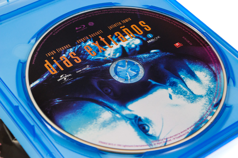 Fotografías de la edición con funda y libreto de Días Extraños en Blu-ray 13