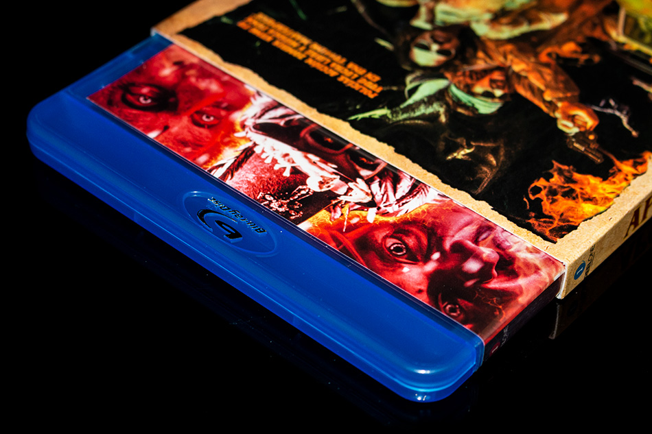 Fotografías del Blu-ray con funda y libreto de Apocalipsis Voodoo 11