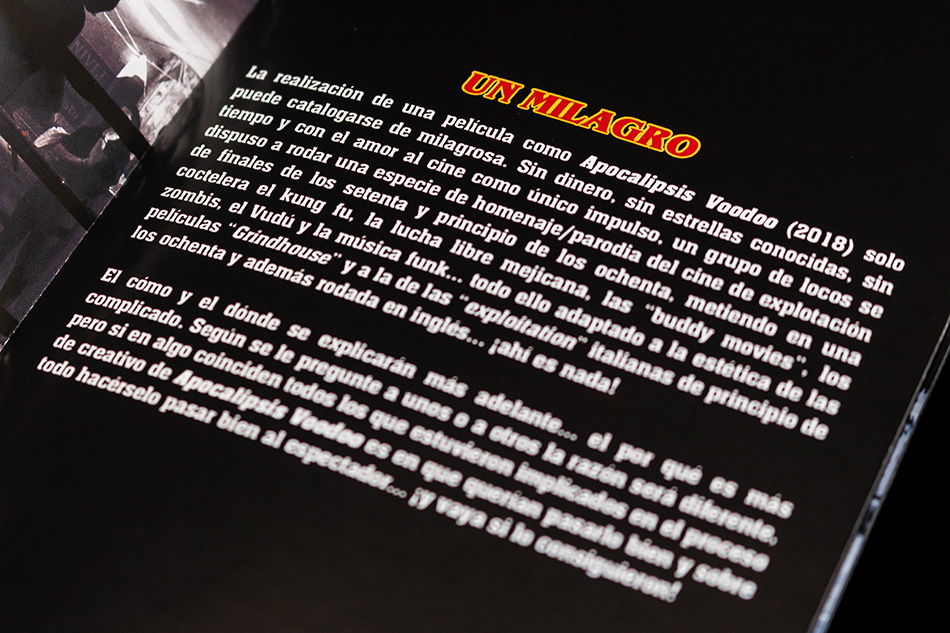 Fotografías del Blu-ray con funda y libreto de Apocalipsis Voodoo 16