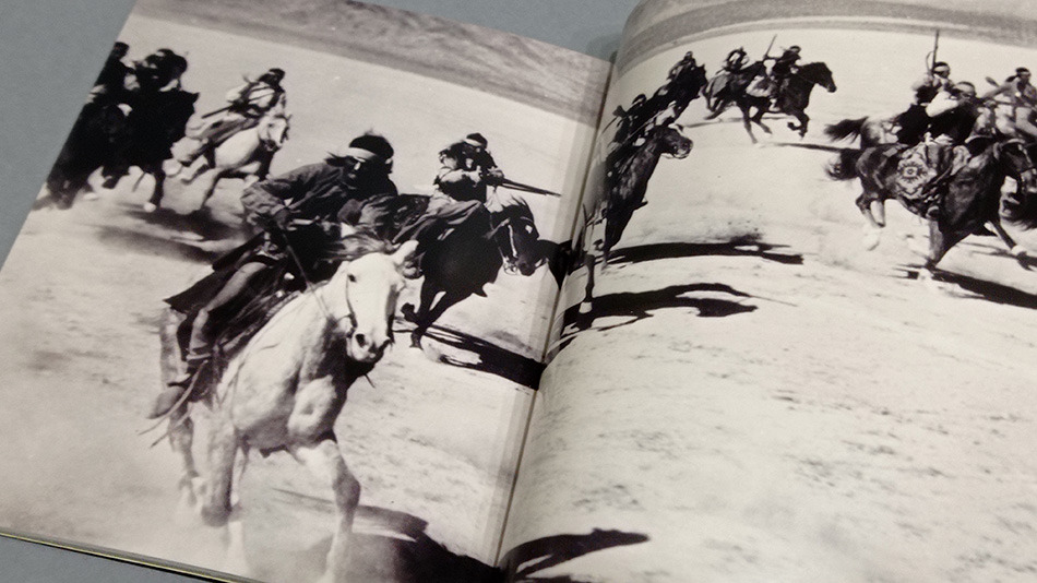 Fotografías de la edición con funda y libreto de La Diligencia en Blu-ray 23