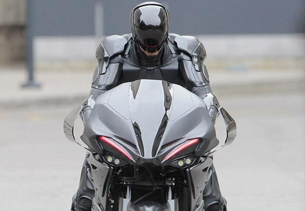 Vídeo de la moto y el traje del remake de Robocop