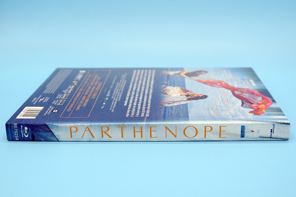 Fotografías de la edición con funda de Parthenope en Blu-ray 2