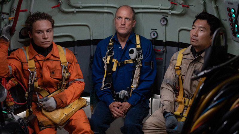 Tráiler de Sin Oxígeno, con Woody Harrelson y Simu Liu