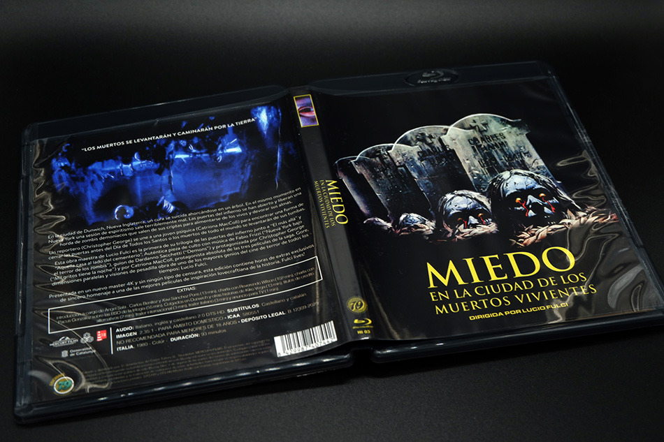 Fotografías de la edición limitada de Miedo en la Ciudad de los Muertos Vivientes en Blu-ray 12