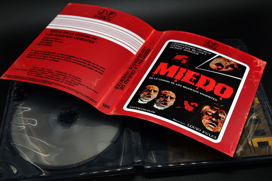 Fotografías de la edición limitada de Miedo en la Ciudad de los Muertos Vivientes en Blu-ray 13