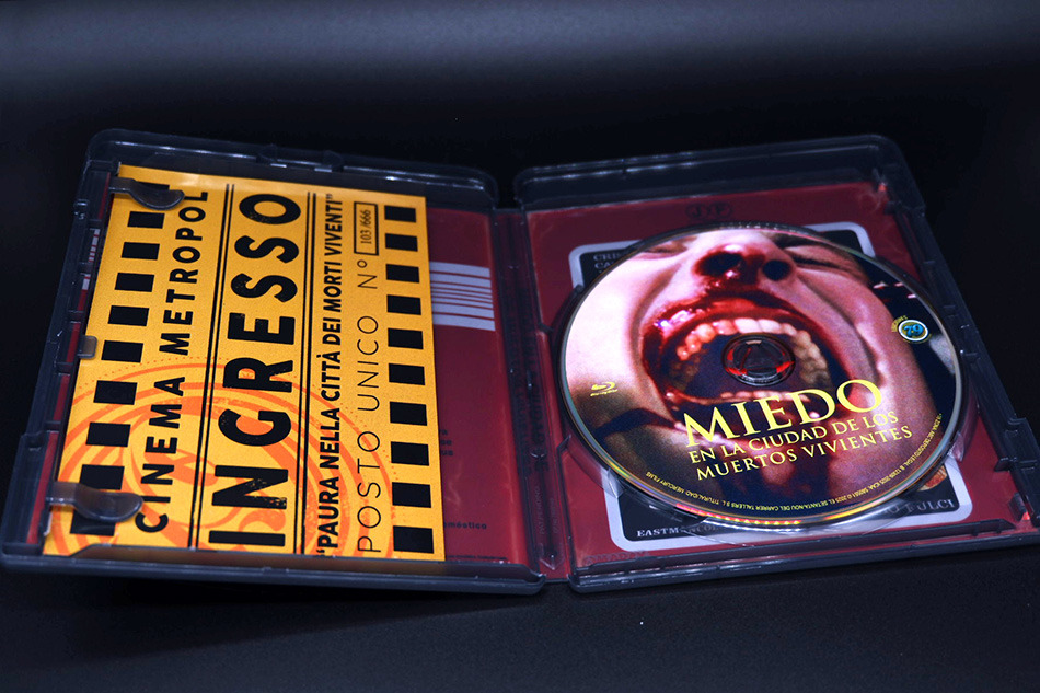 Fotografías de la edición limitada de Miedo en la Ciudad de los Muertos Vivientes en Blu-ray 16
