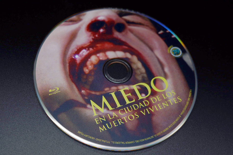 Fotografías de la edición limitada de Miedo en la Ciudad de los Muertos Vivientes en Blu-ray 19