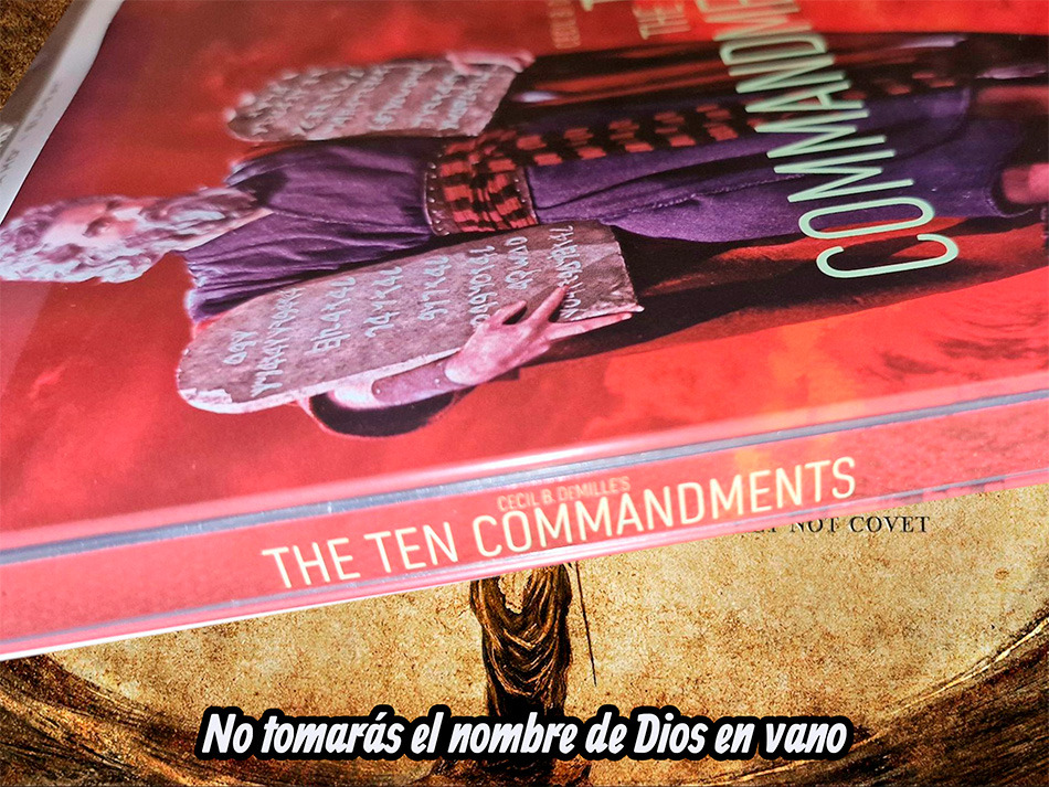 Fotografías del Steelbook de Los Diez Mandamientos en UHD 4K y Blu-ray 3