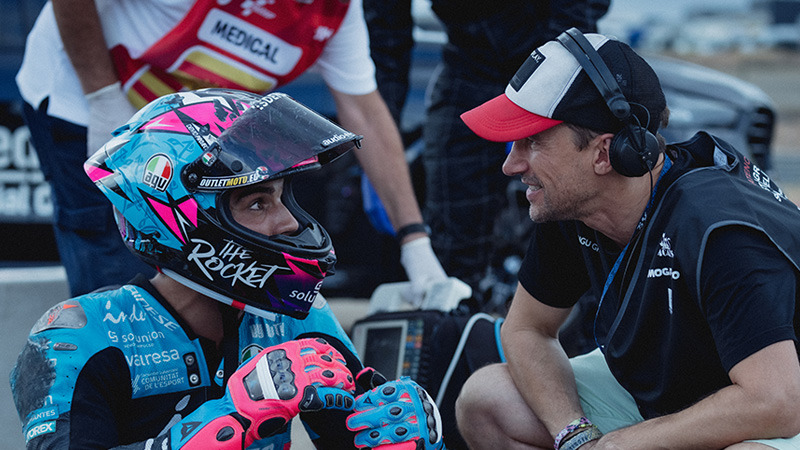 Tráiler de Ídolos, con Óscar Casas y Ana Mena