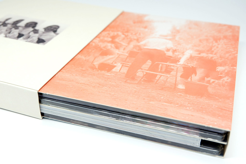 Fotograf&iacute;as de El Tr&iacute;ptico de la Memoria por Carla Sim&oacute;n en Blu-ray 9