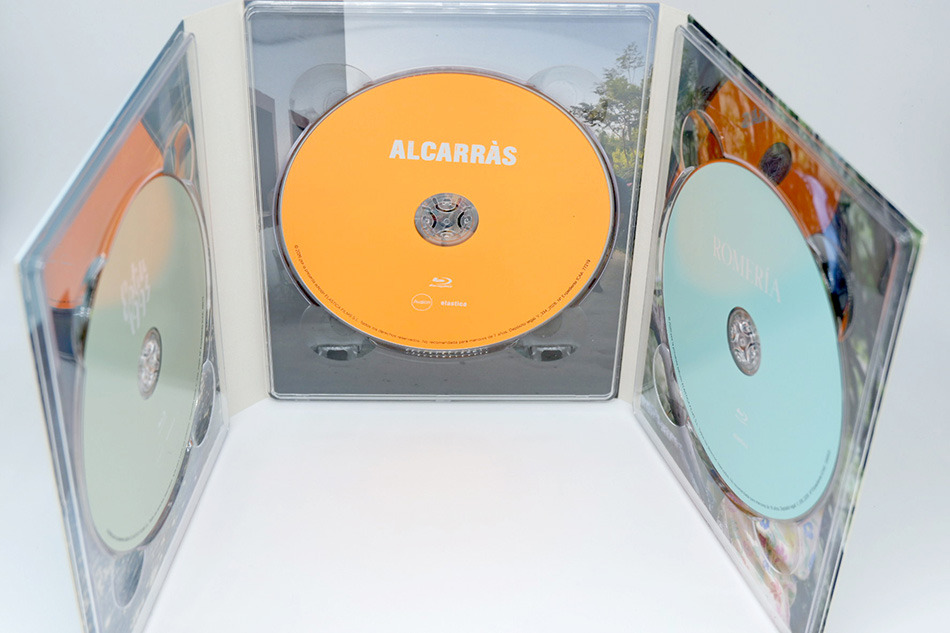 Fotograf&iacute;as de El Tr&iacute;ptico de la Memoria por Carla Sim&oacute;n en Blu-ray 12