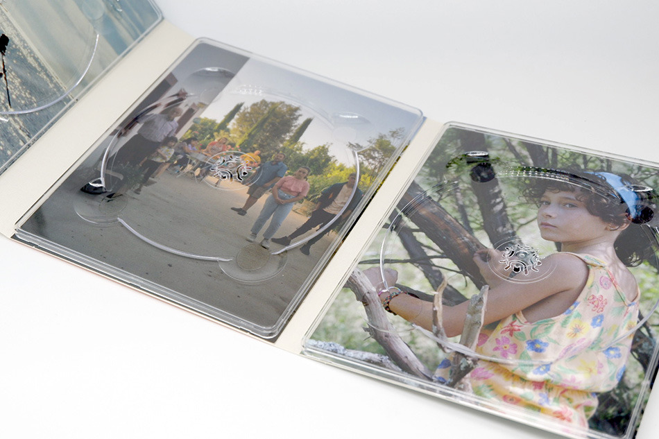 Fotograf&iacute;as de El Tr&iacute;ptico de la Memoria por Carla Sim&oacute;n en Blu-ray 14