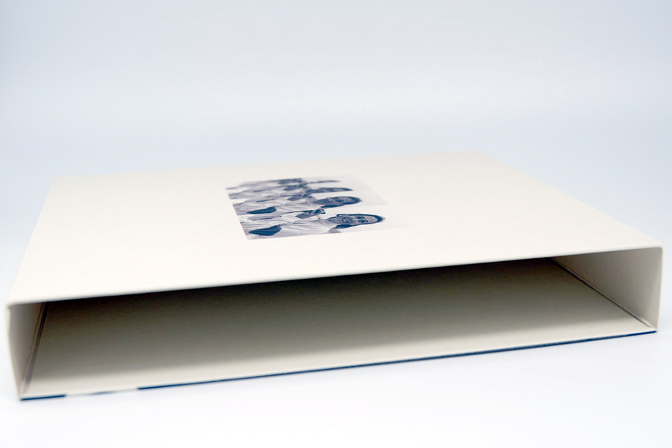 Fotograf&iacute;as de El Tr&iacute;ptico de la Memoria por Carla Sim&oacute;n en Blu-ray 16