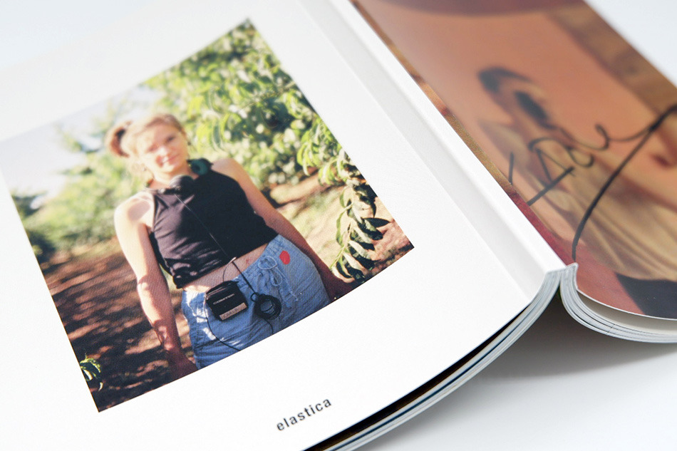 Fotograf&iacute;as de El Tr&iacute;ptico de la Memoria por Carla Sim&oacute;n en Blu-ray 17