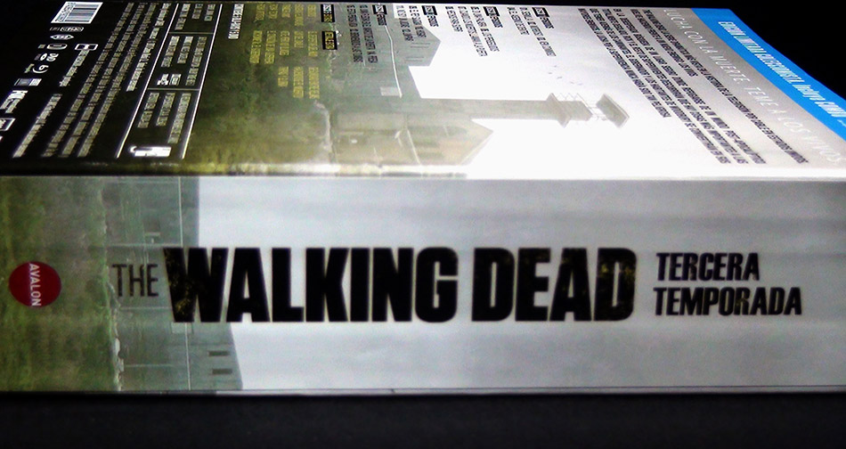 Fotografías de la edicion coleccionistas de The Walking Dead 3ª temporada - Foto 9